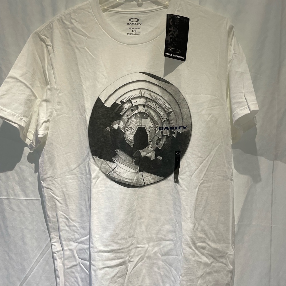 Unique Oakley design t-shirt